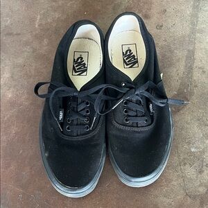 Vans Men’s Black Low-Top Canvas Sneakers